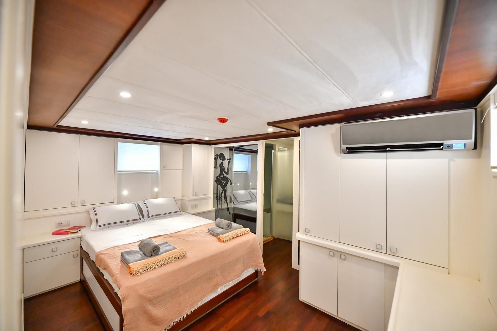 Custom built Motoryacht — photo 10