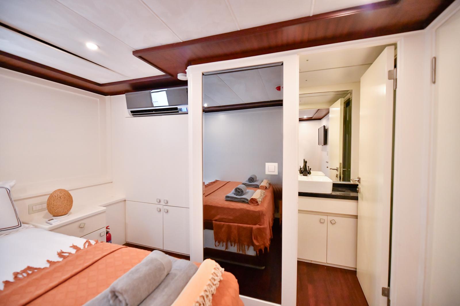 Custom built Motoryacht — photo 13