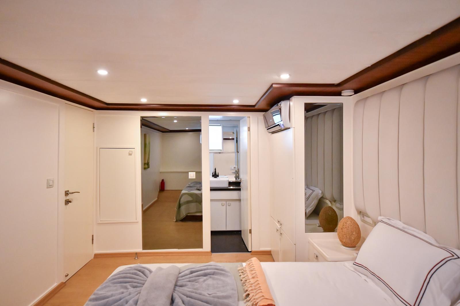 Custom built Motoryacht — photo 5