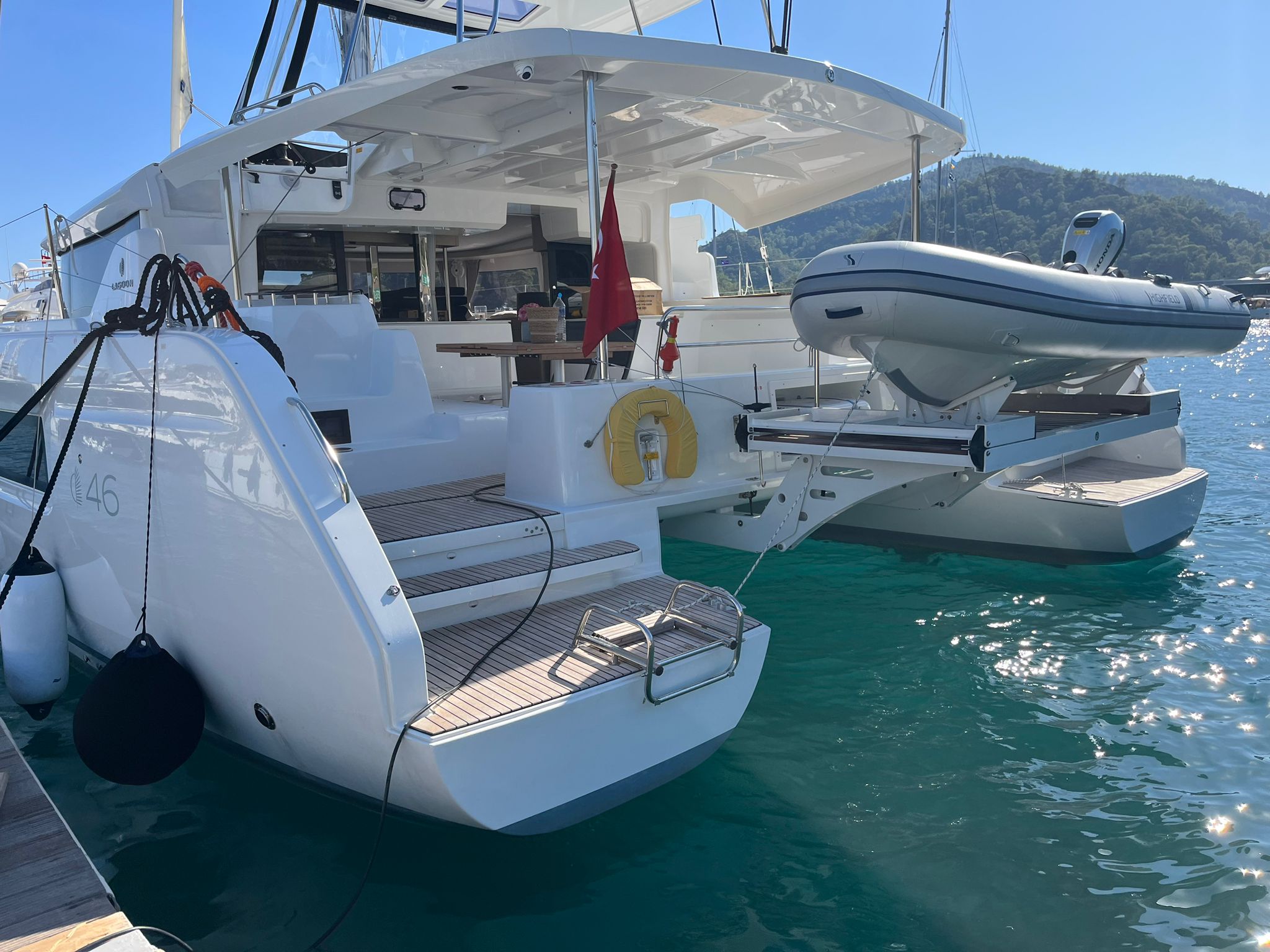 Lagoon 46 Fly — photo 8