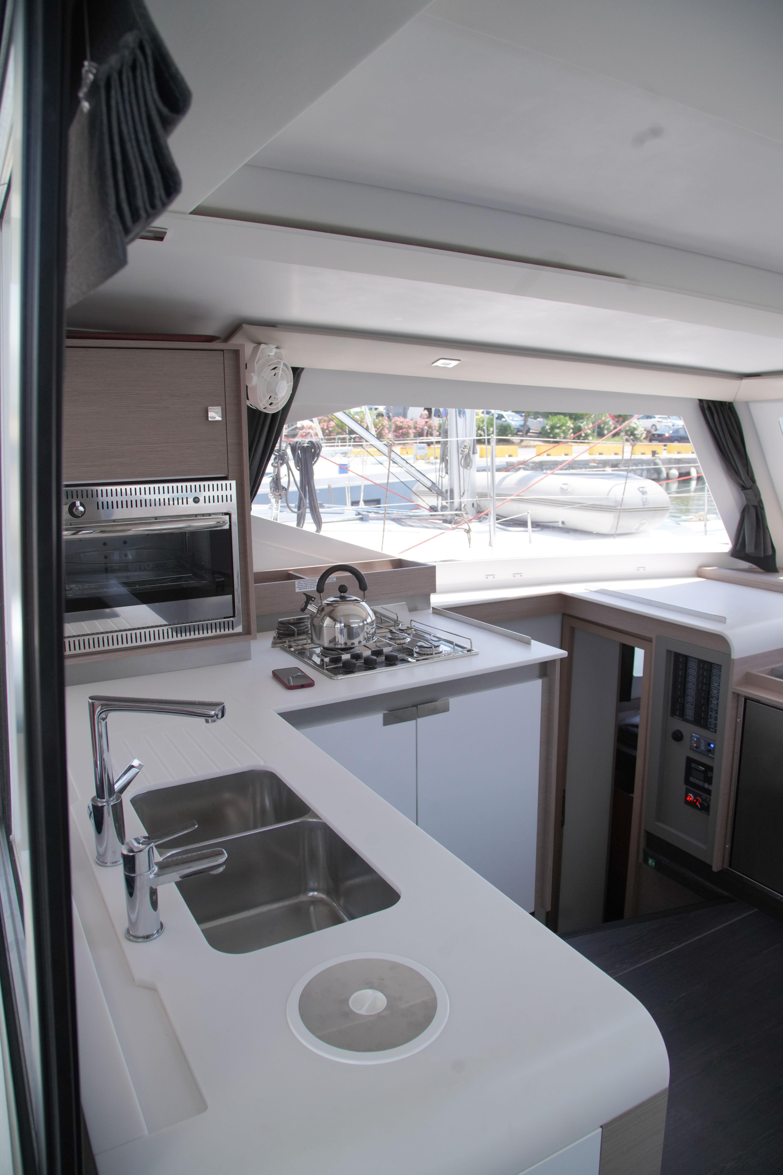 Isla 40 ( & Watermaker & - 4+1 Cabins/4 Heads) — photo 38
