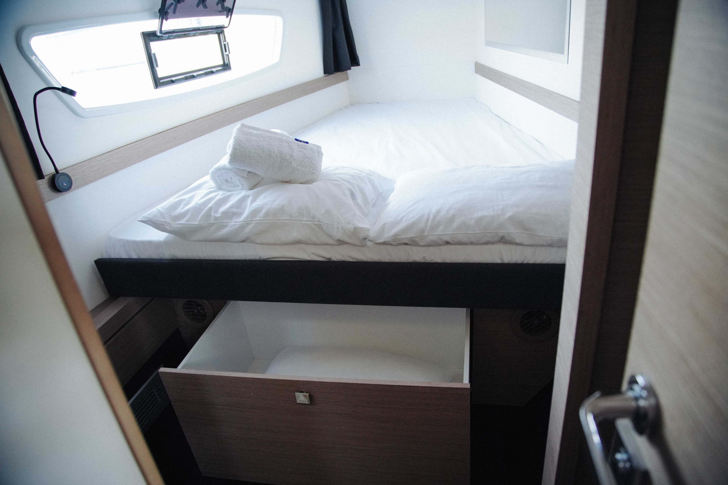 Isla 40 ( & Watermaker & - 4+1 Cabins/4 Heads) — photo 3