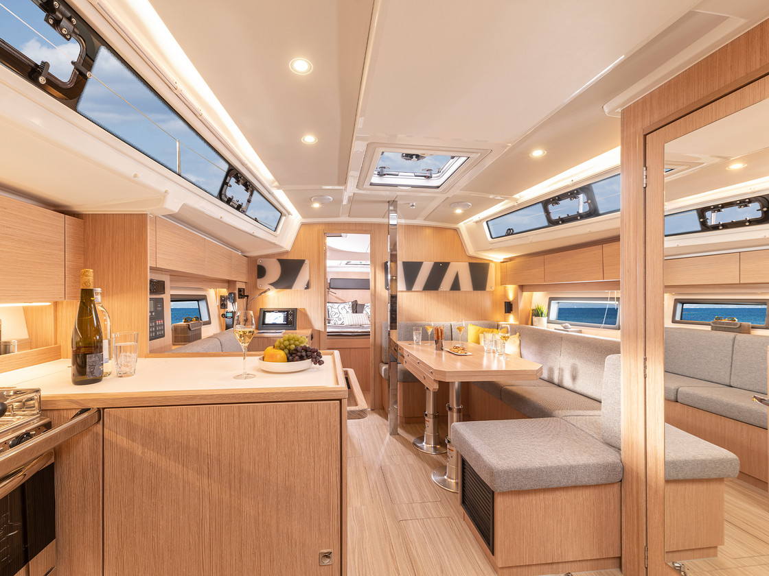 Bavaria C38 — photo 7