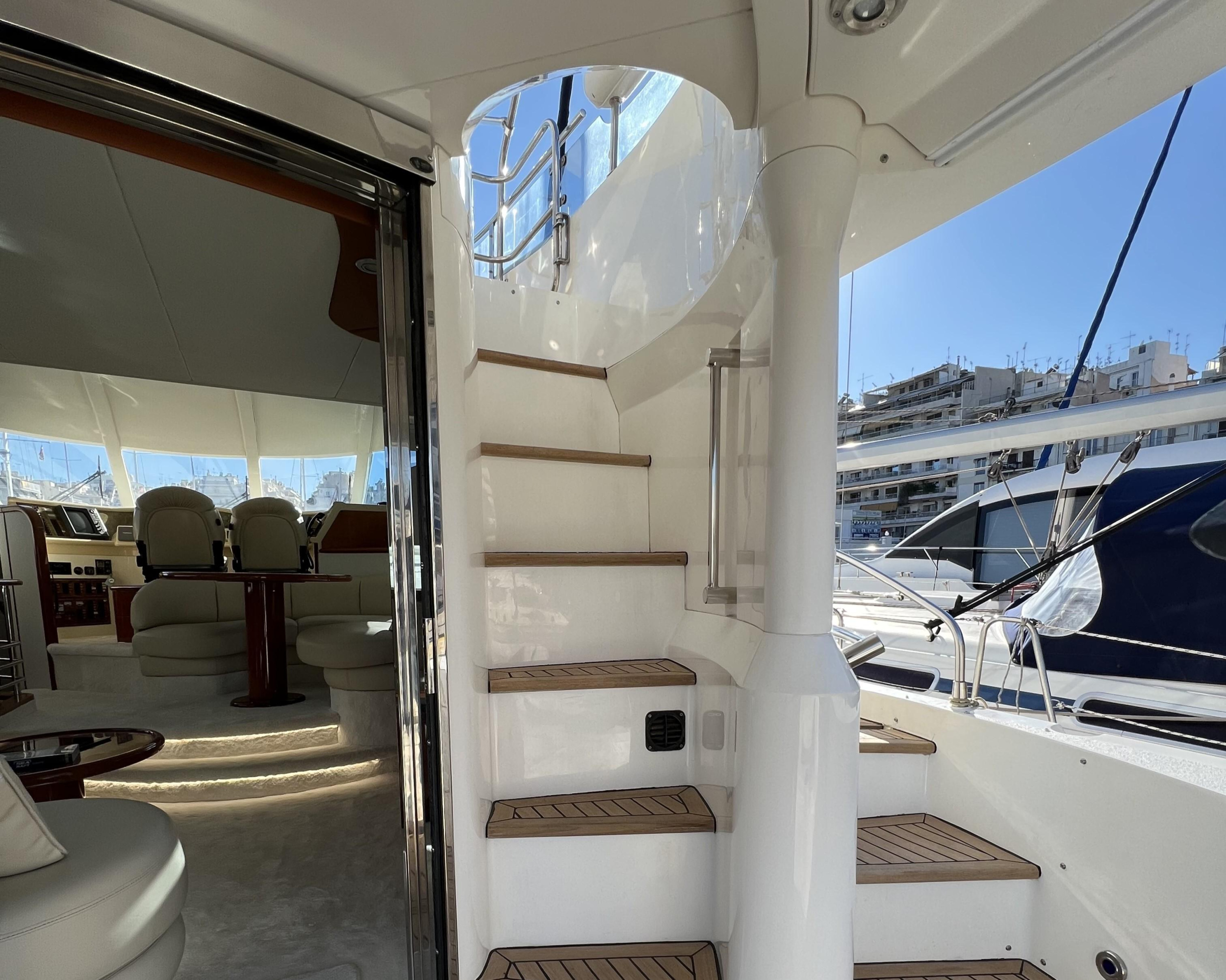 Fairline Squadron 52 — photo 22