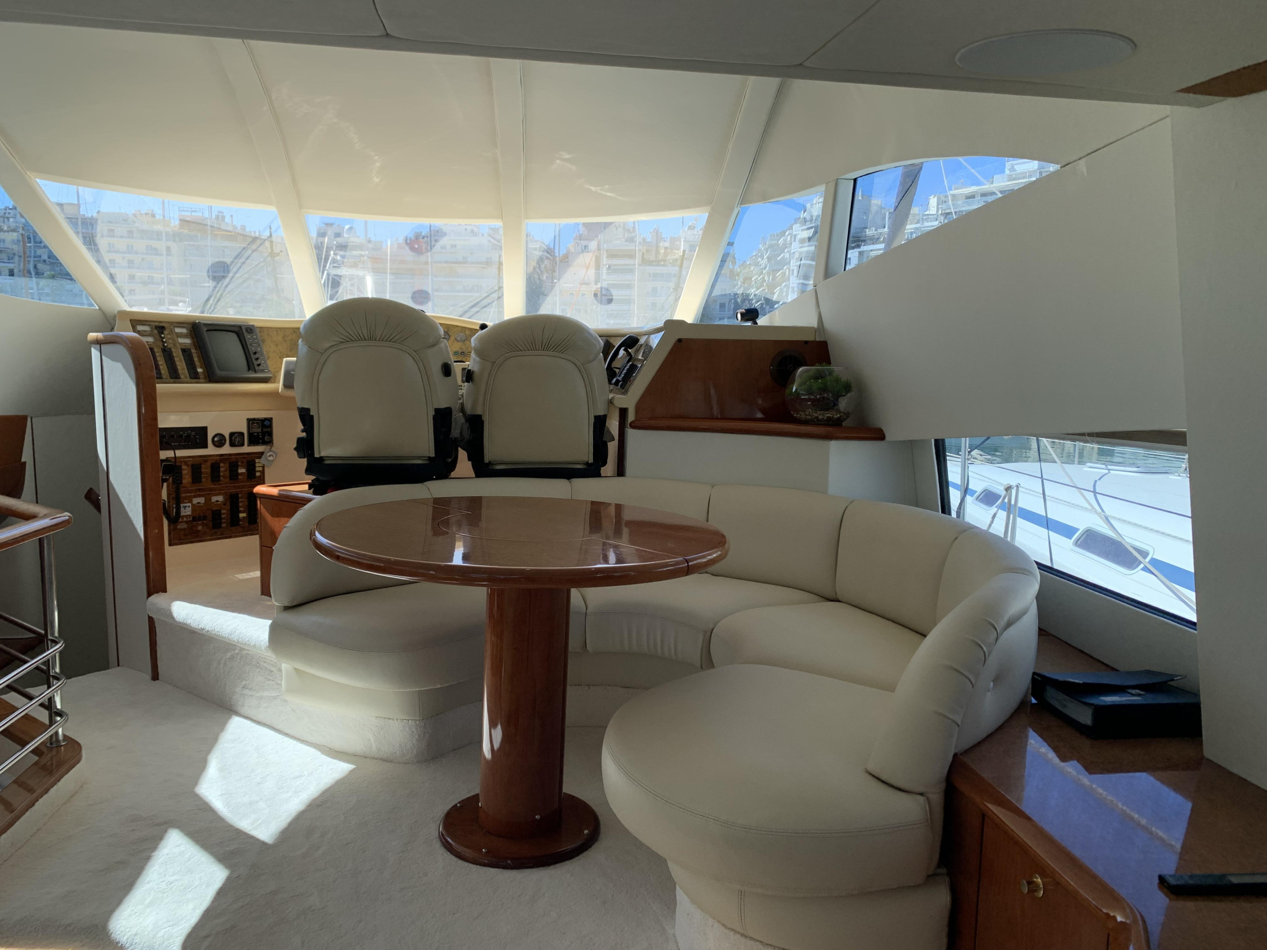 Fairline Squadron 52 — photo 9