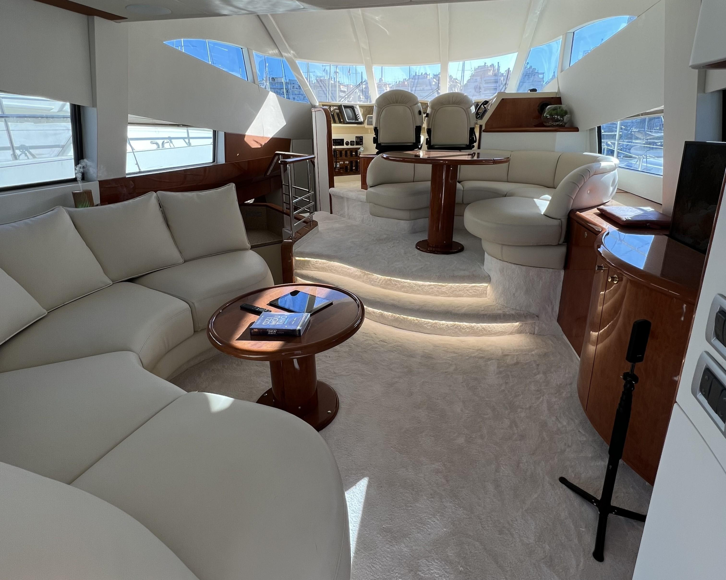 Fairline Squadron 52 — photo 10