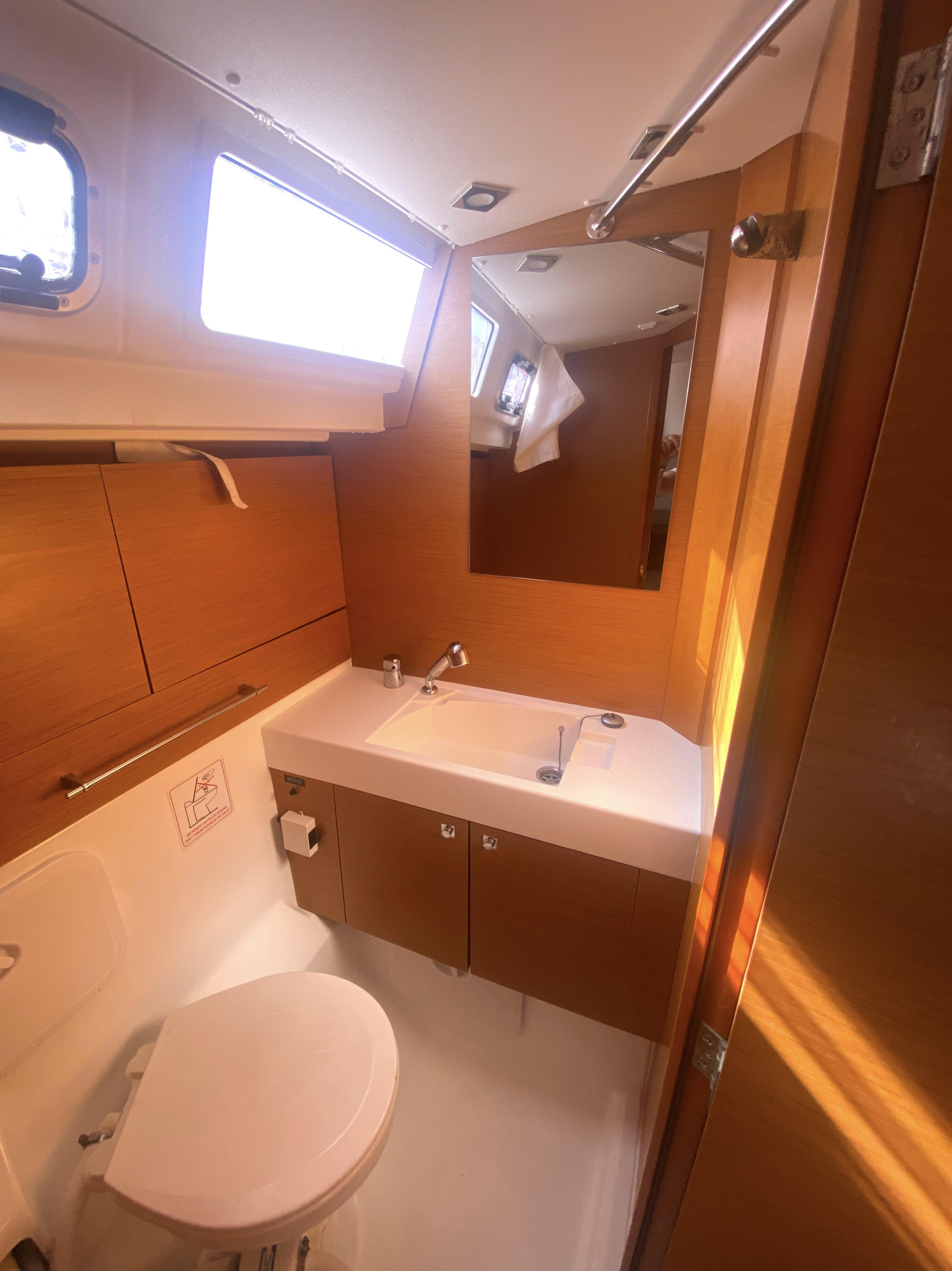 Sun Odyssey 479 Full refit 2024 ( new Bimini - Spray hood - new exterior cushions - new outboard ) — photo 14