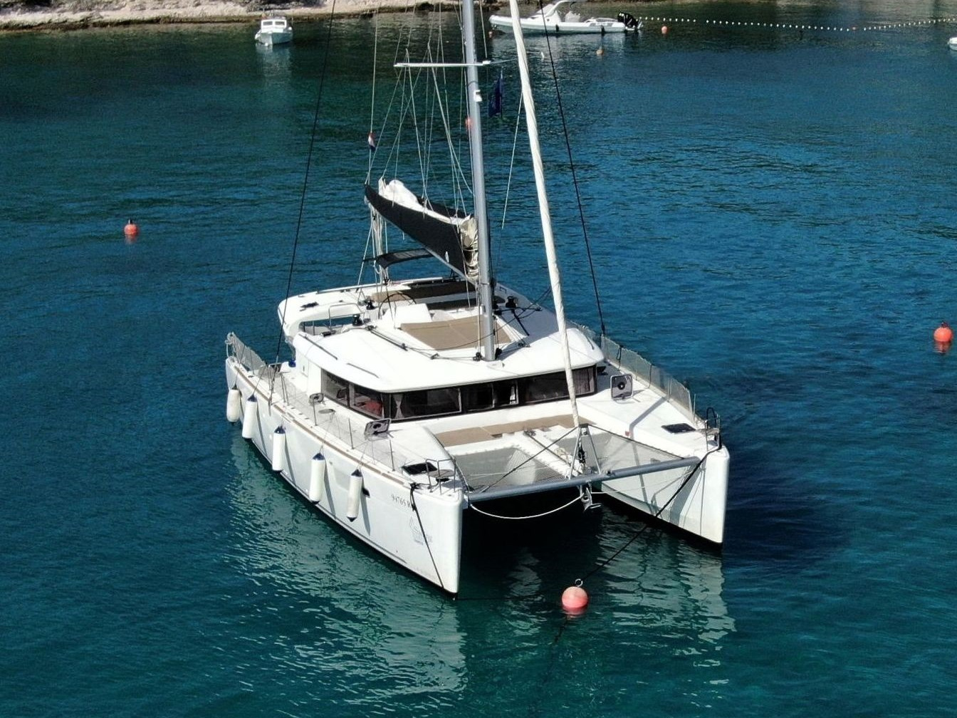 Lagoon 450F — photo 1