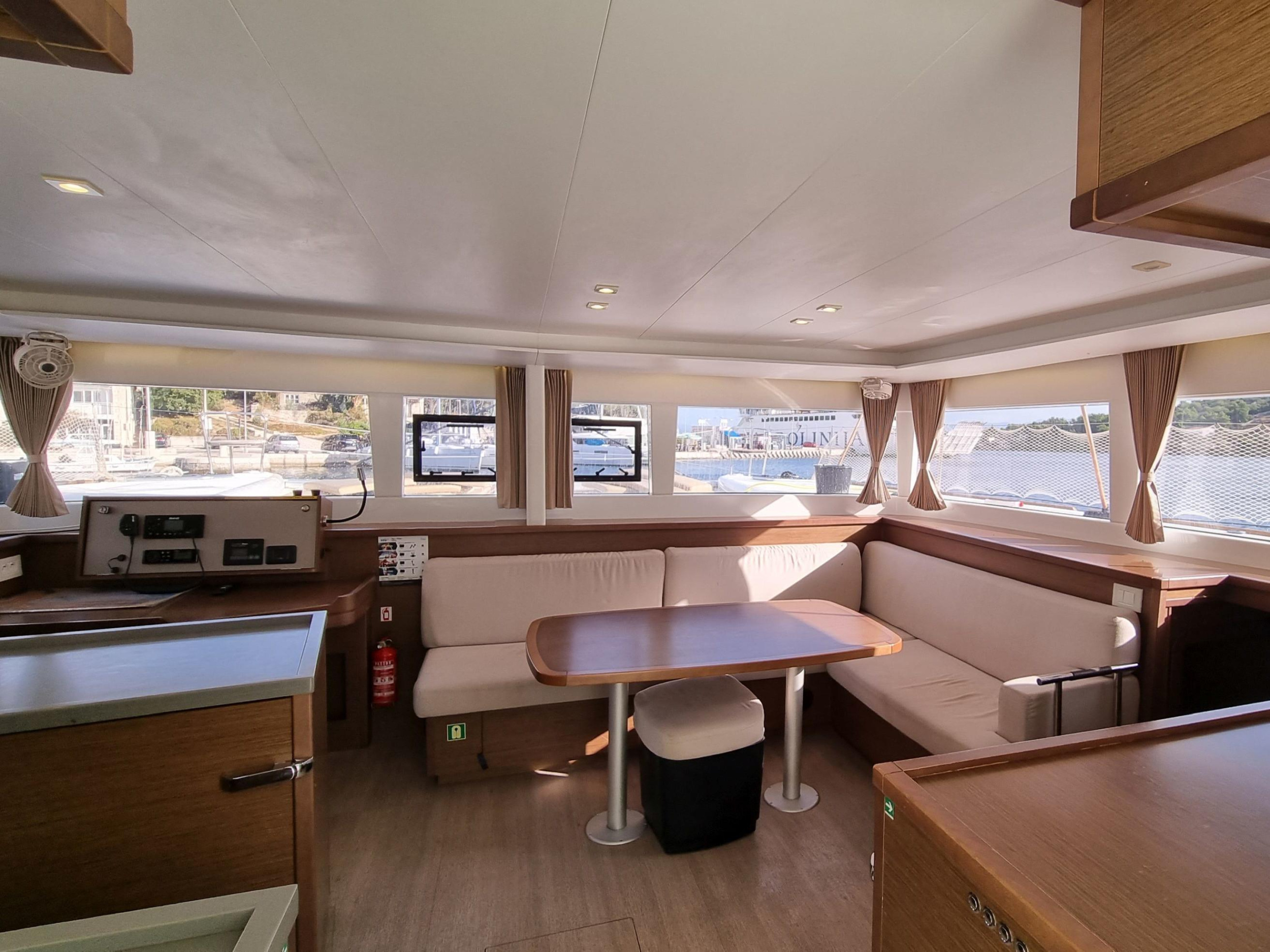 Lagoon 450F — photo 21