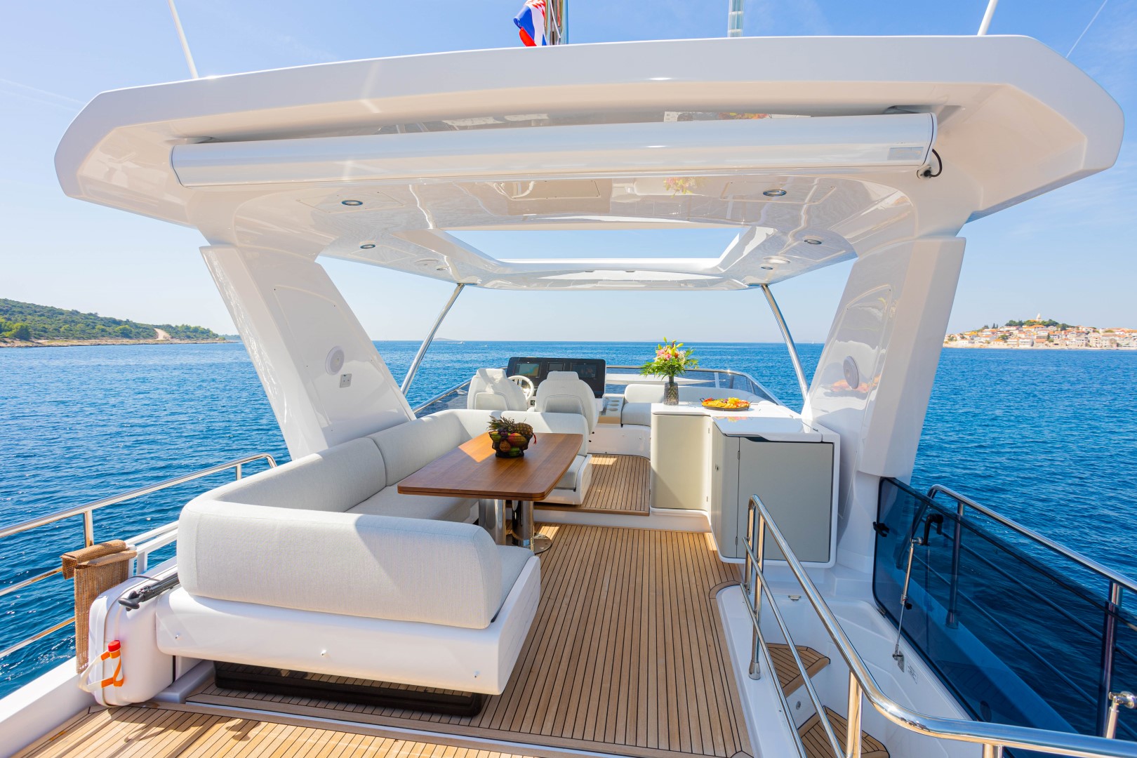 Azimut 60 — photo 38
