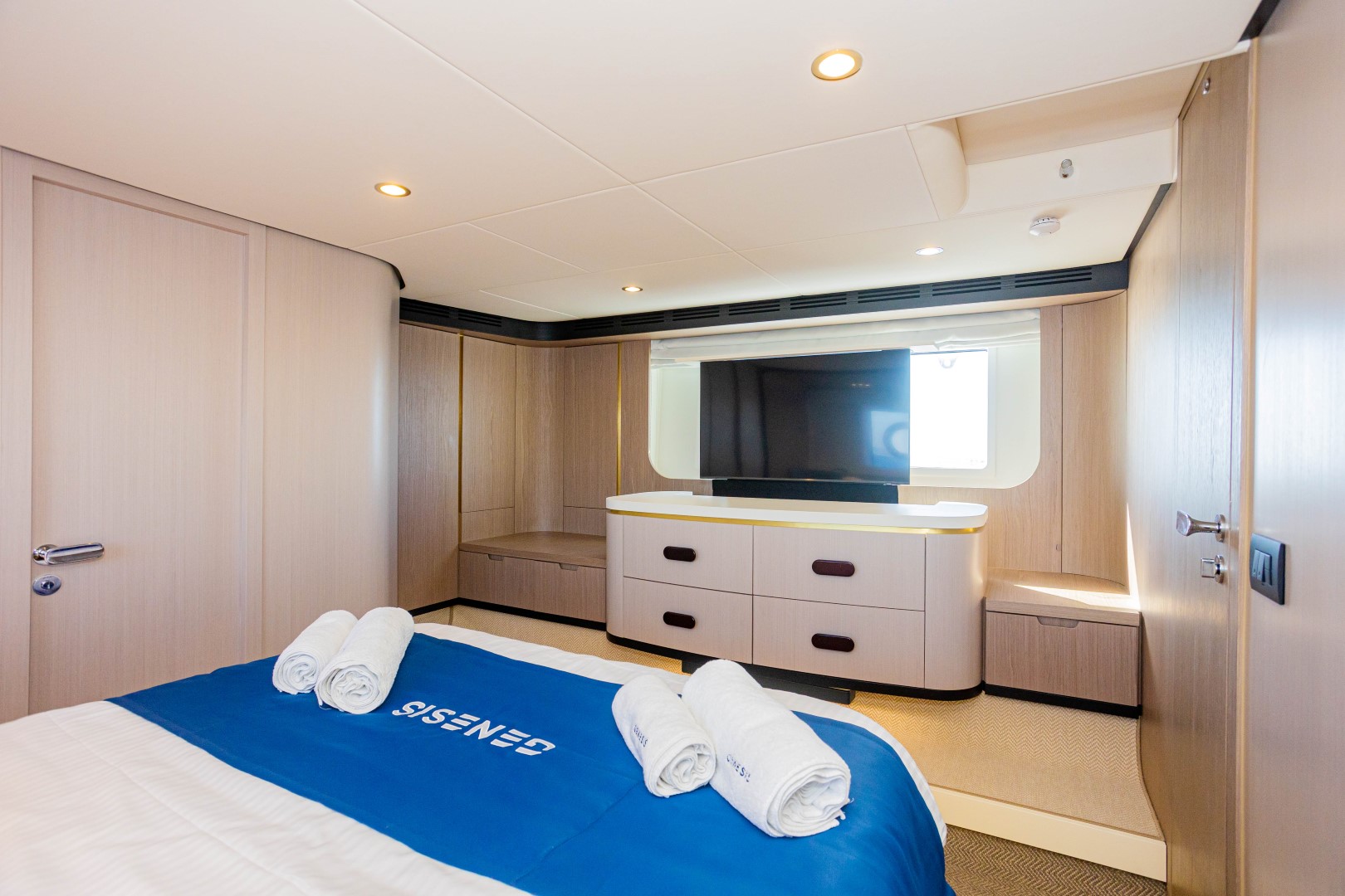 Azimut 60 — photo 24