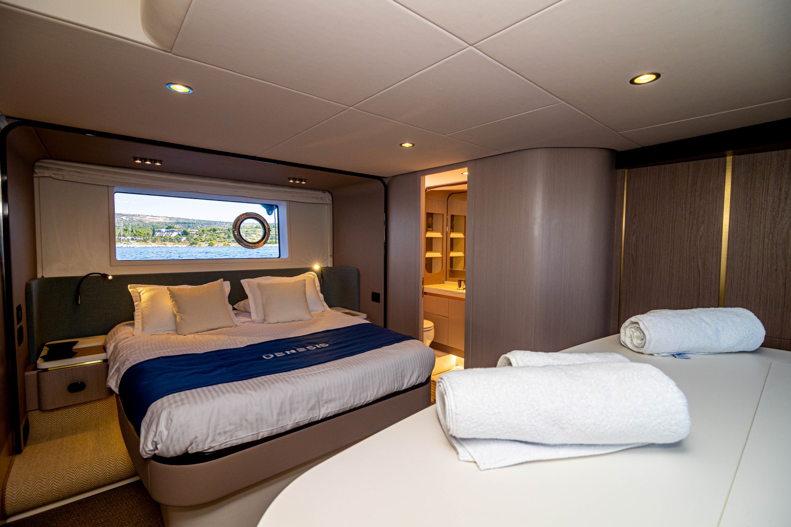 Azimut 60 — photo 16