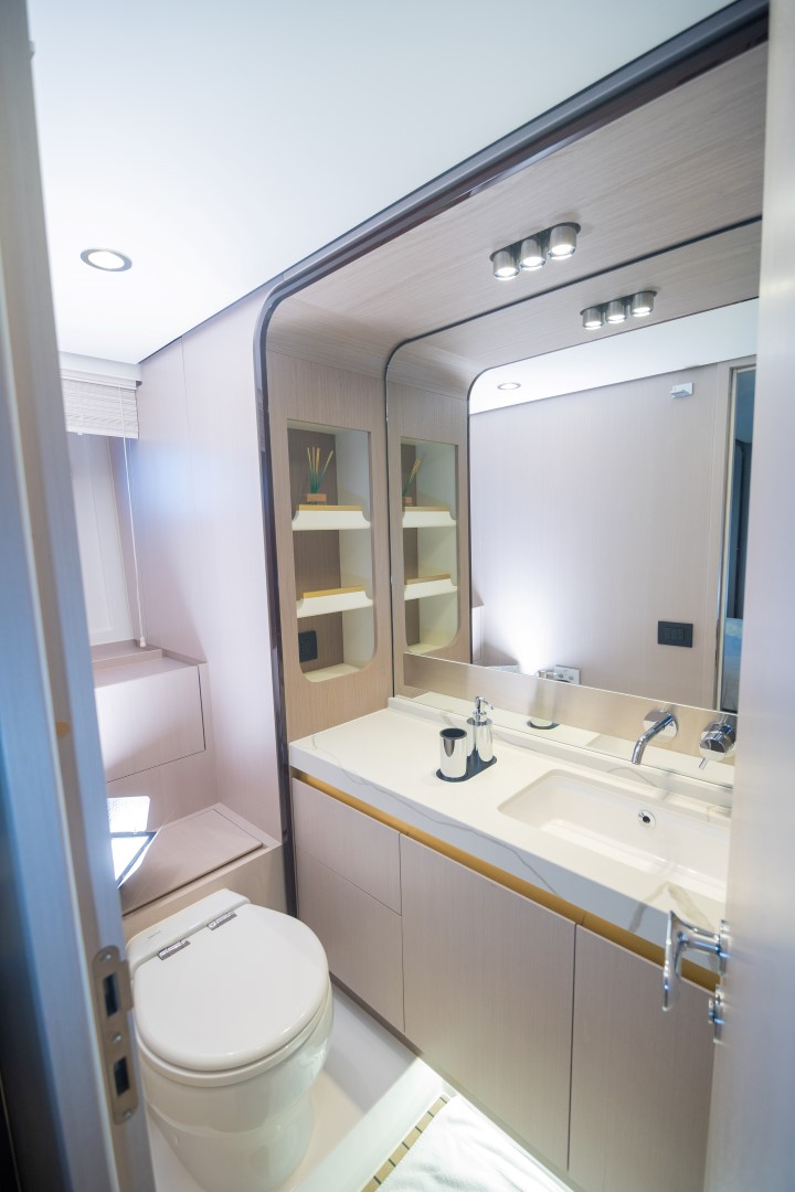 Azimut 60 — photo 44