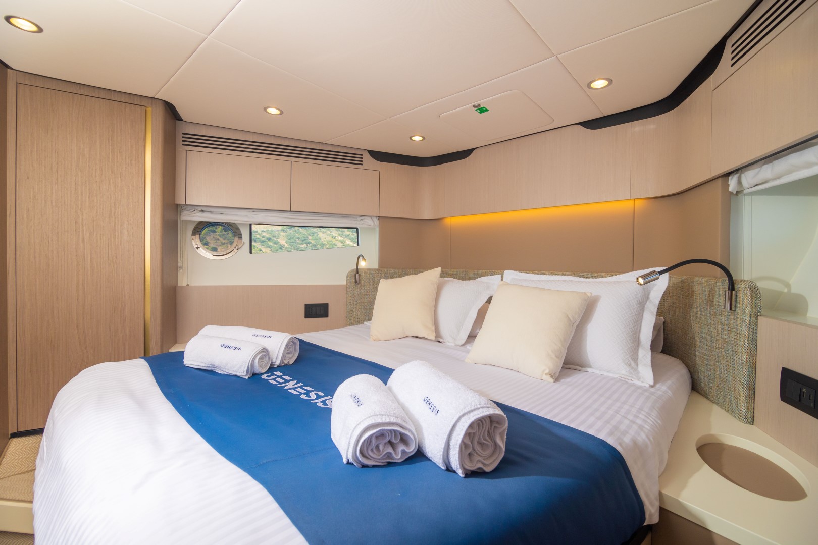 Azimut 60 — photo 42