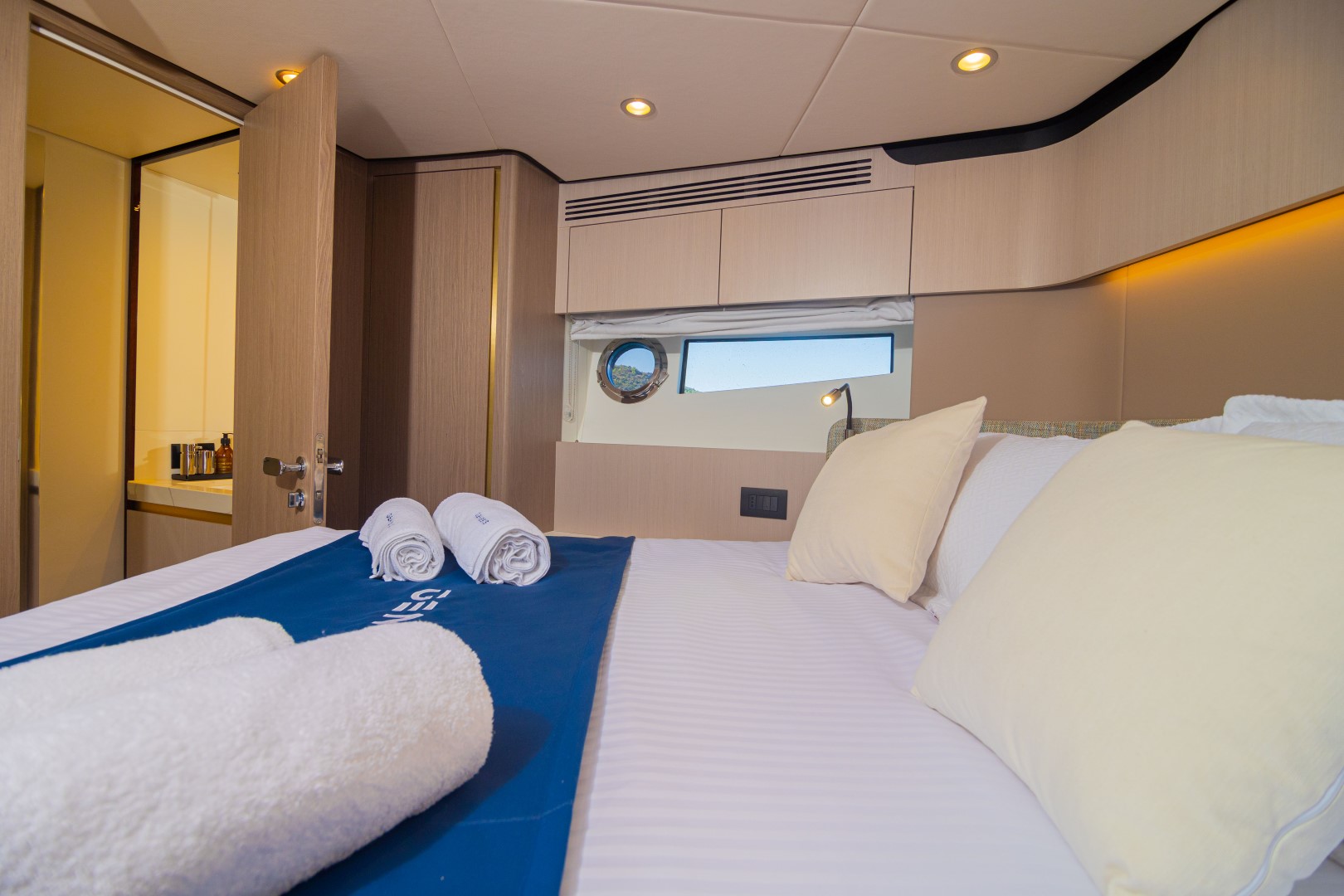 Azimut 60 — photo 32