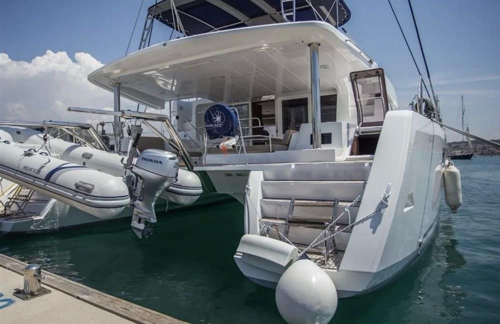 Lagoon 52F — photo 13