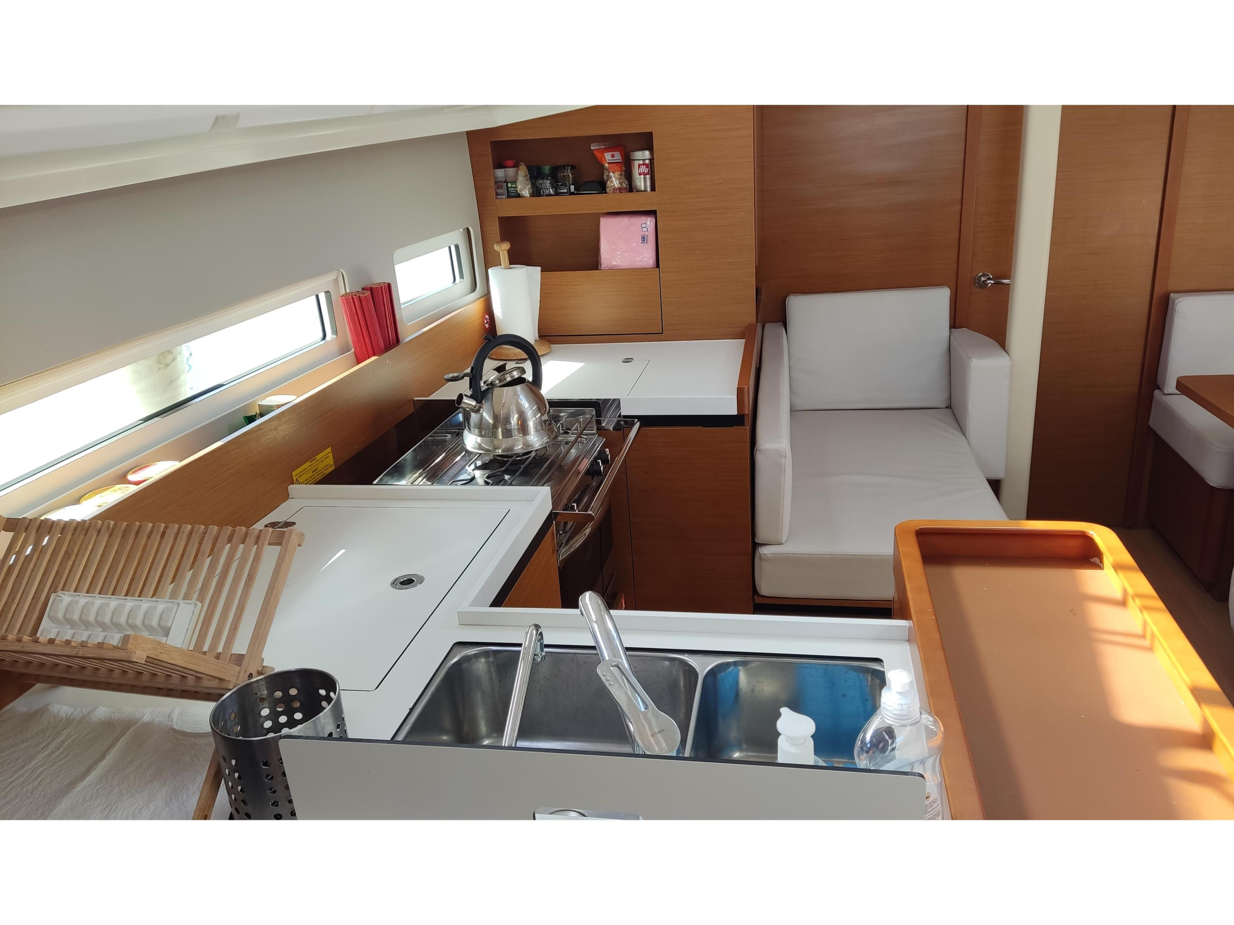 Sun Odyssey 410 — photo 2