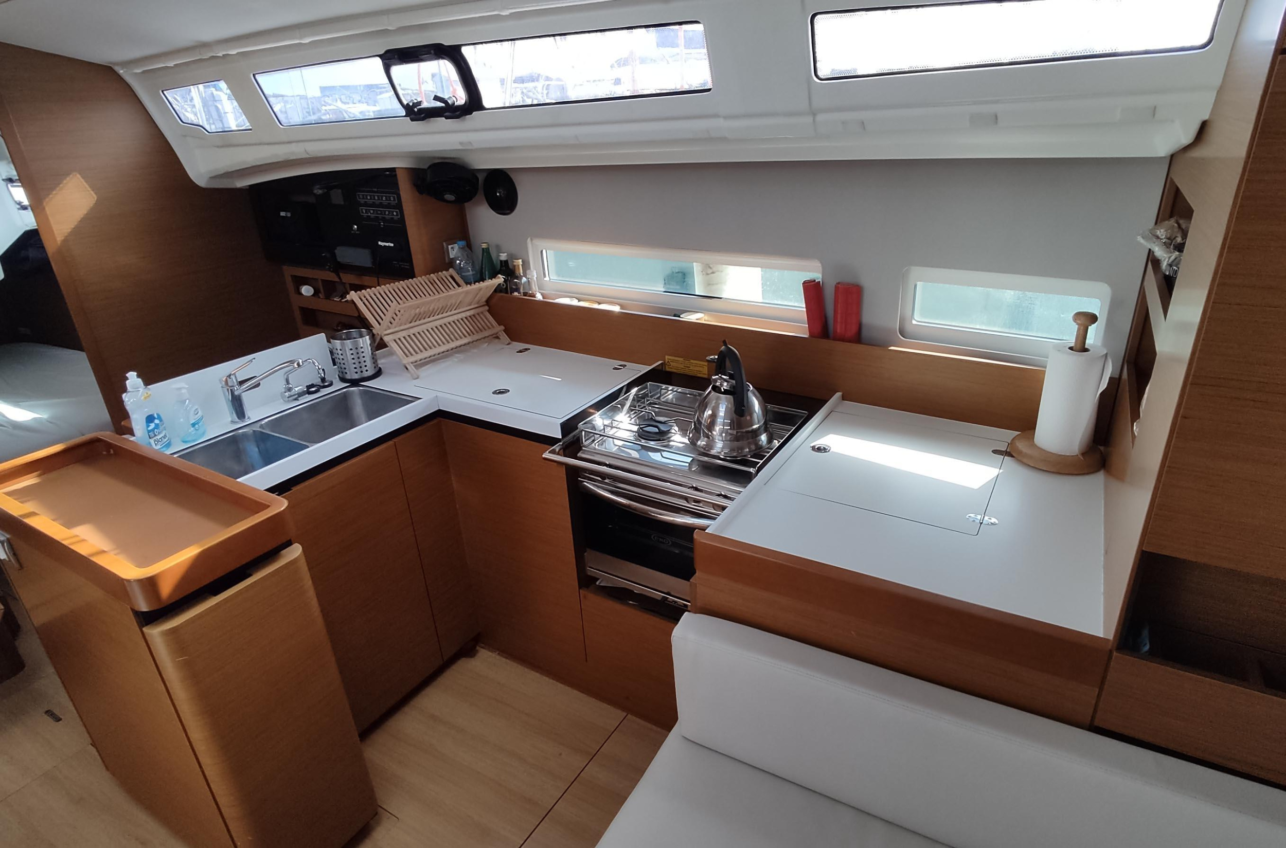 Sun Odyssey 410 — photo 3