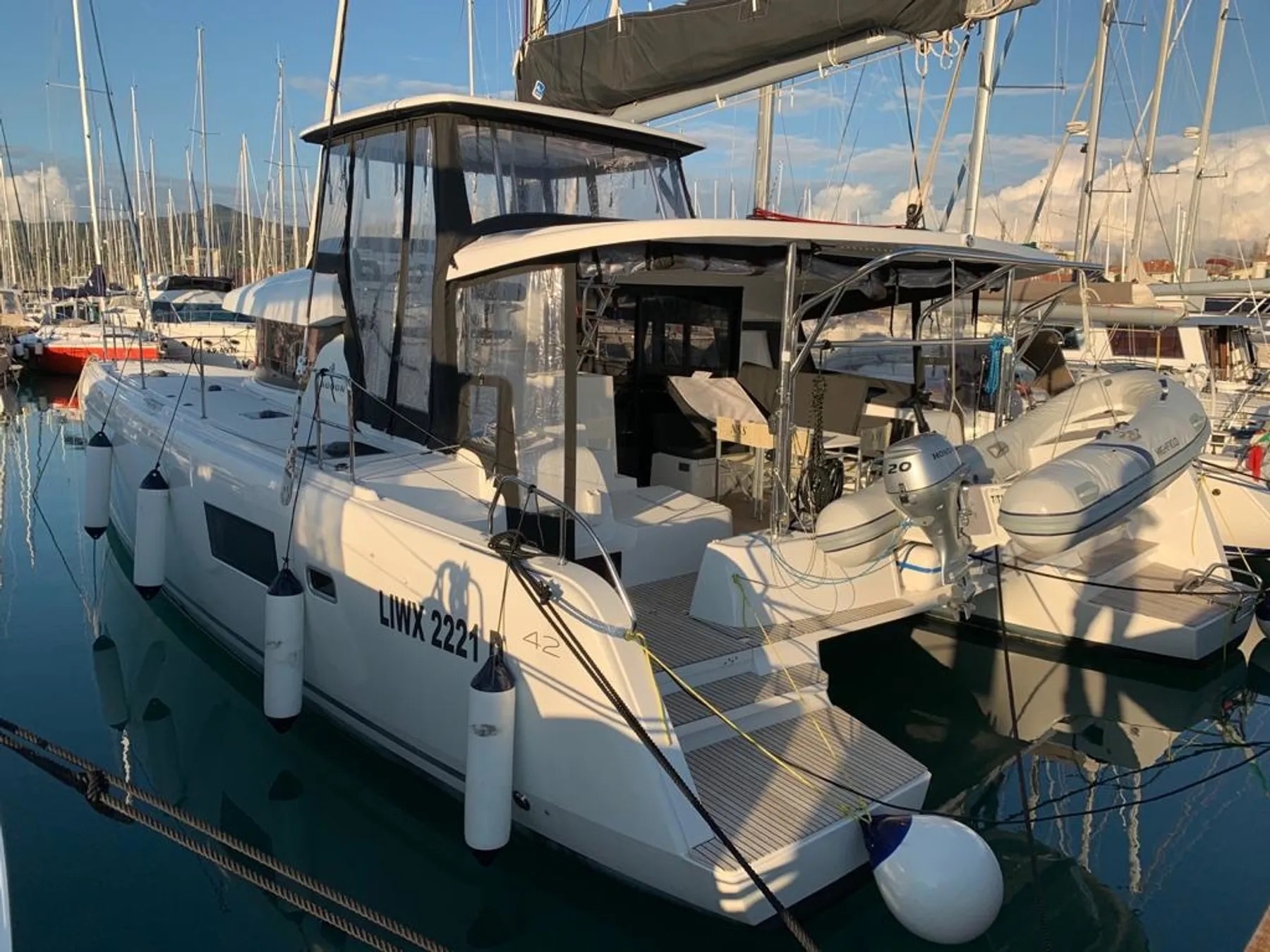 Lagoon 42 — photo 7