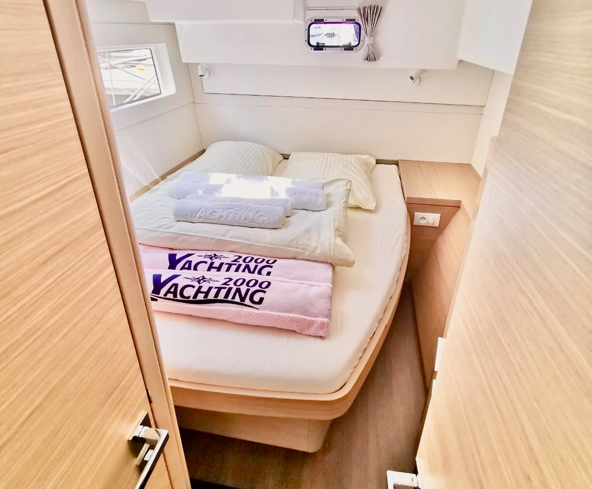 Lagoon 40 — photo 2