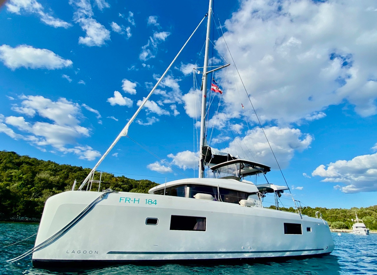 Lagoon 42 — photo 2