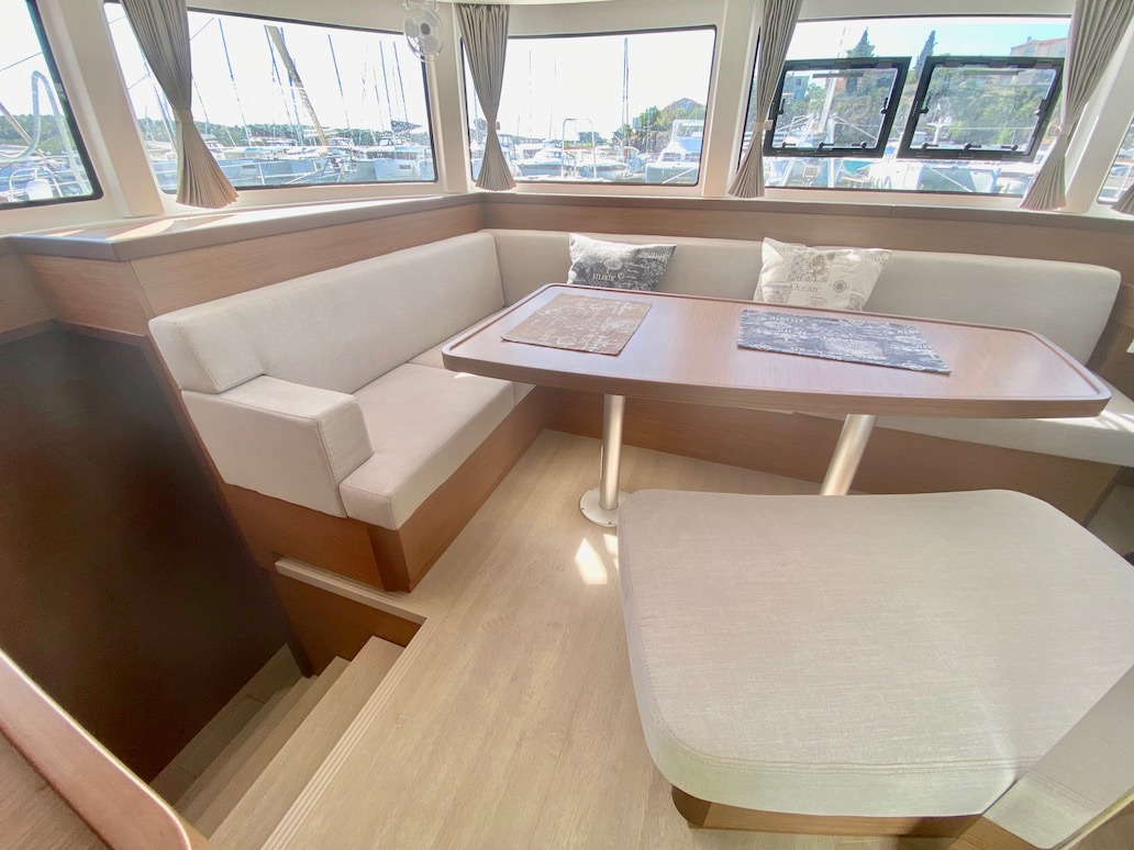 Lagoon 42 — photo 3