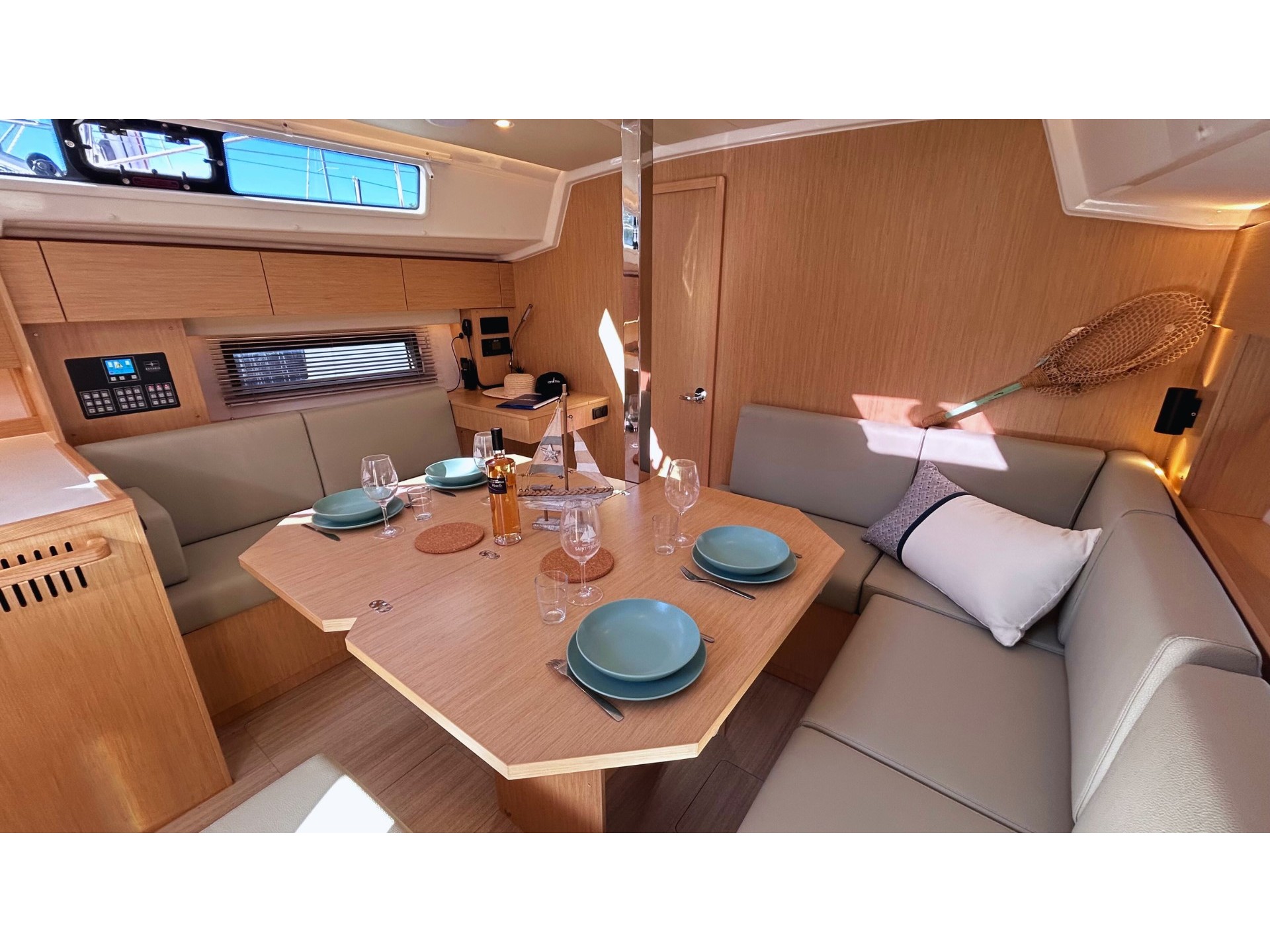 Bavaria C42 — photo 1