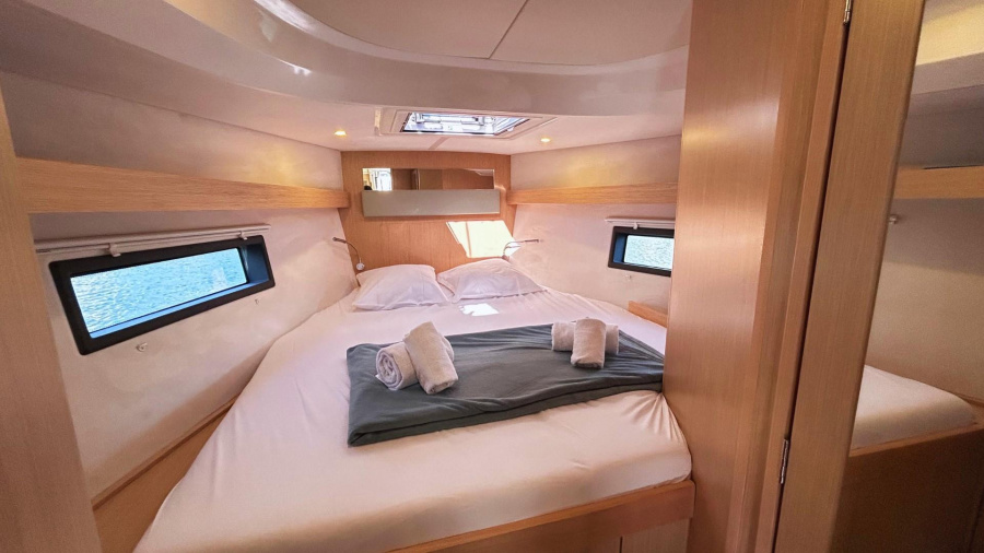 Bavaria C42 — photo 15