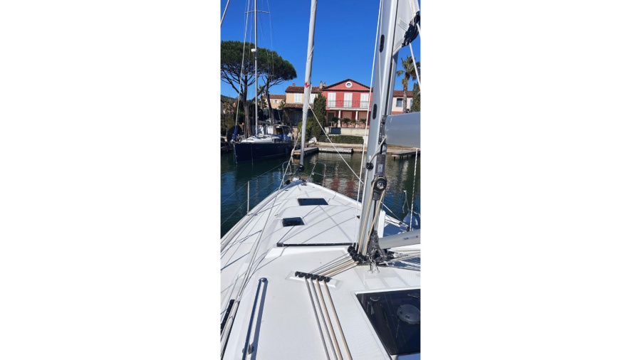 Bavaria C42 — photo 13