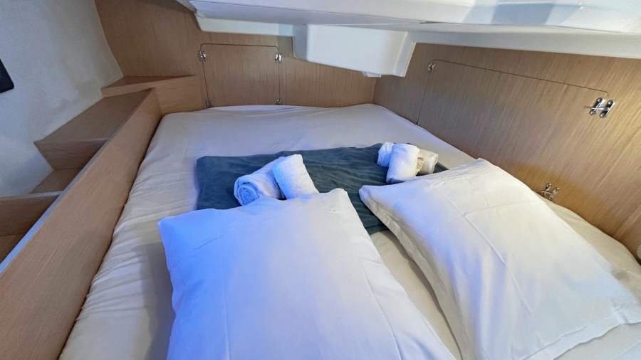 Bavaria C42 — photo 10