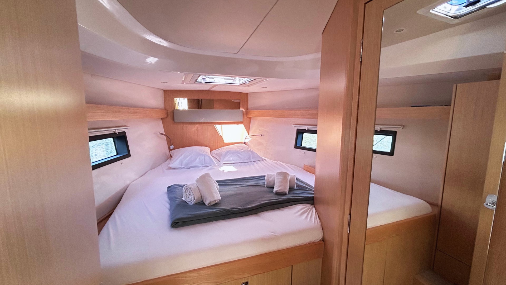 Bavaria C42 — photo 14