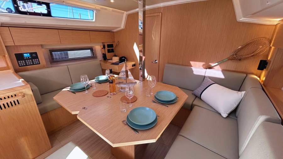 Bavaria C42 — photo 5
