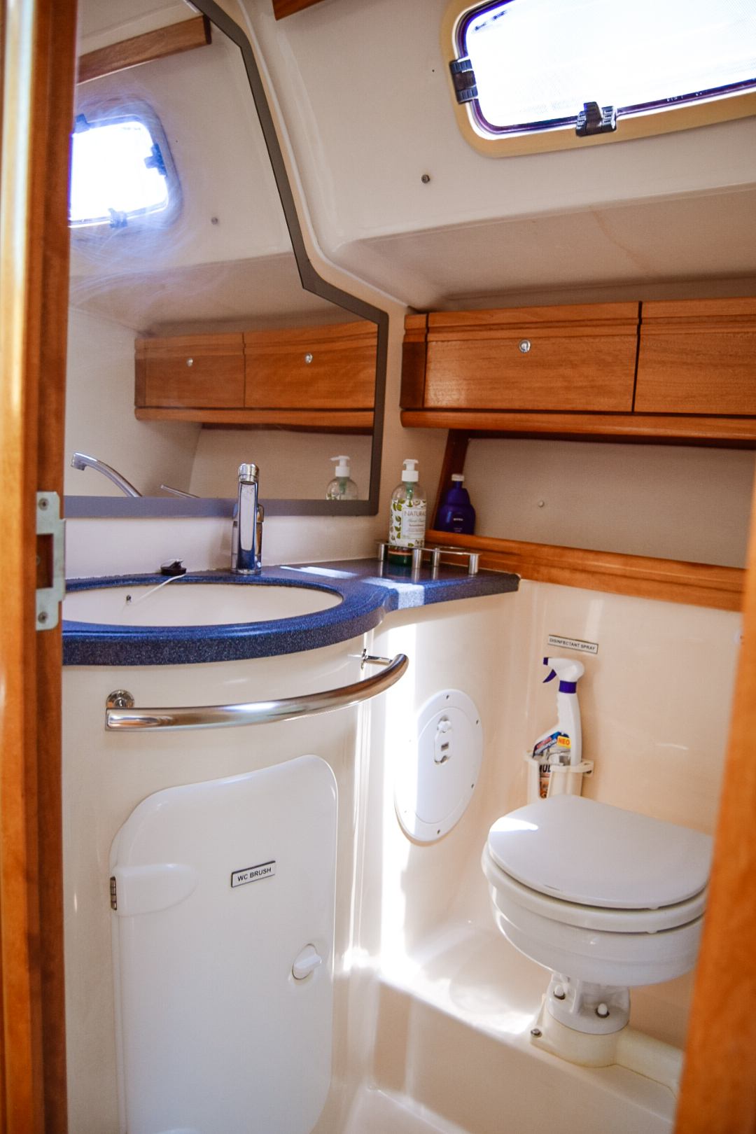 Bavaria 46 — photo 17