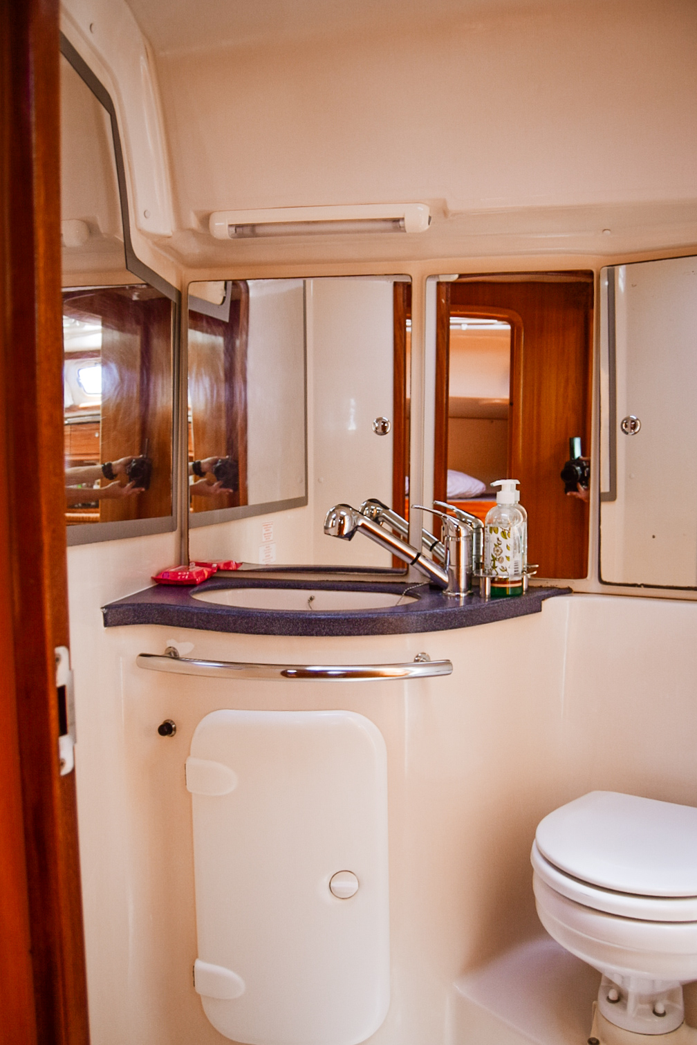 Bavaria 46 — photo 16