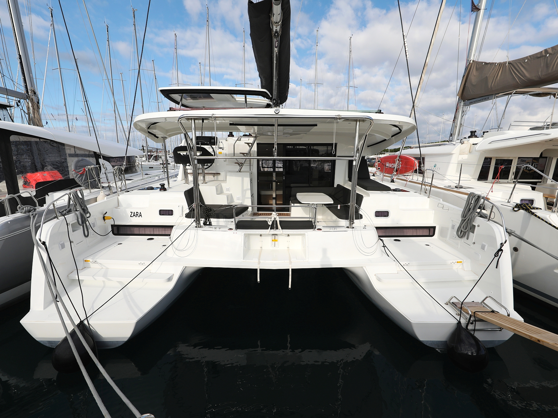 Lagoon 42 — photo 1