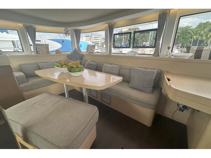 Lagoon 42 (Owners version) — photo 3