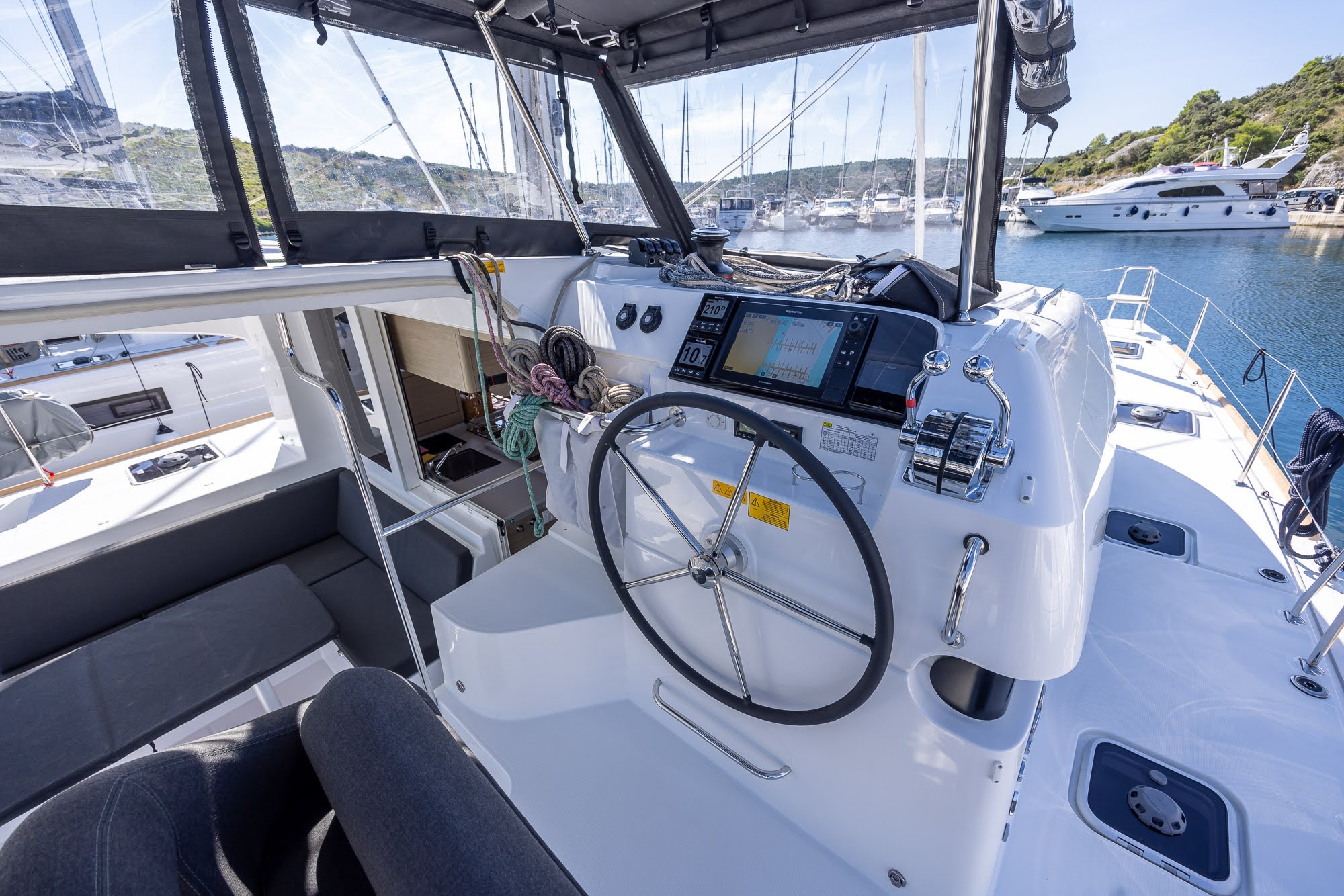 Lagoon 40 — photo 10