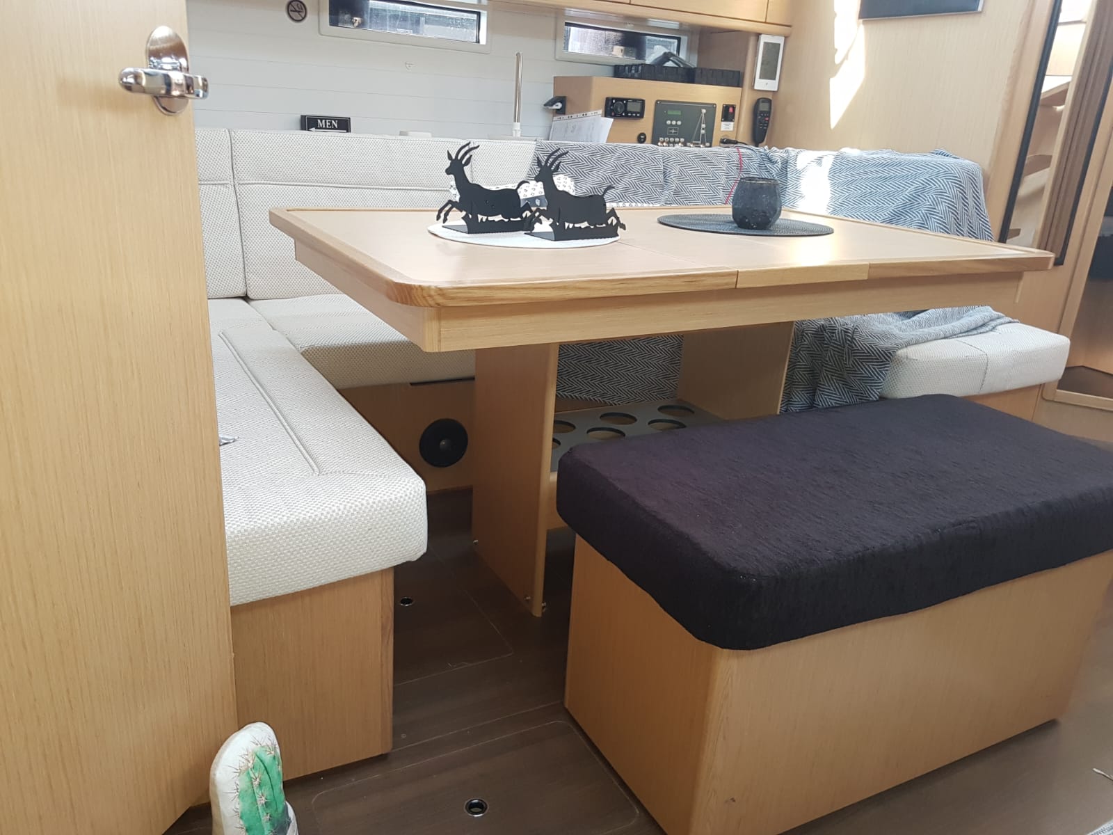 Bavaria 46 — photo 7