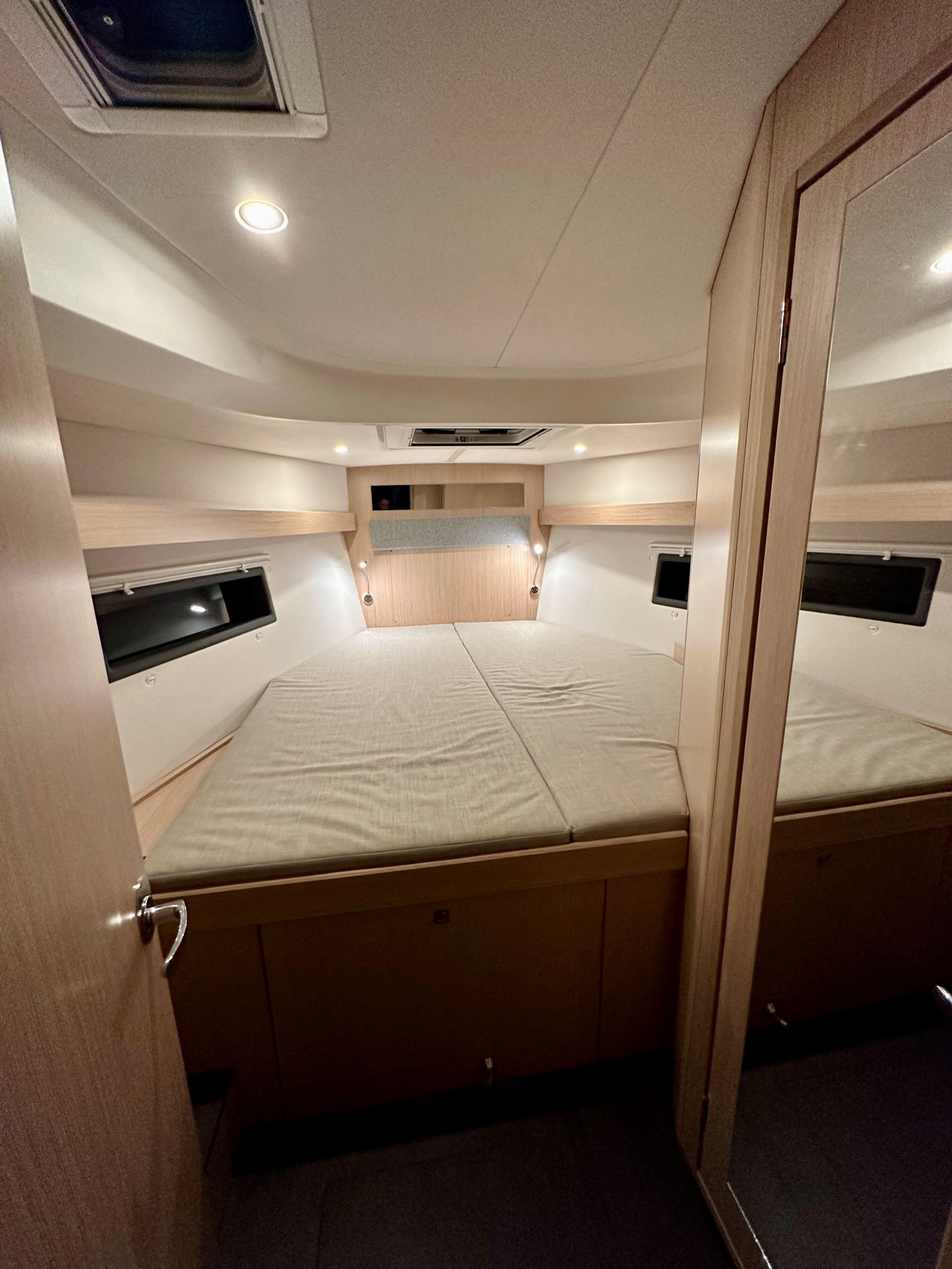 Bavaria C42 — photo 5