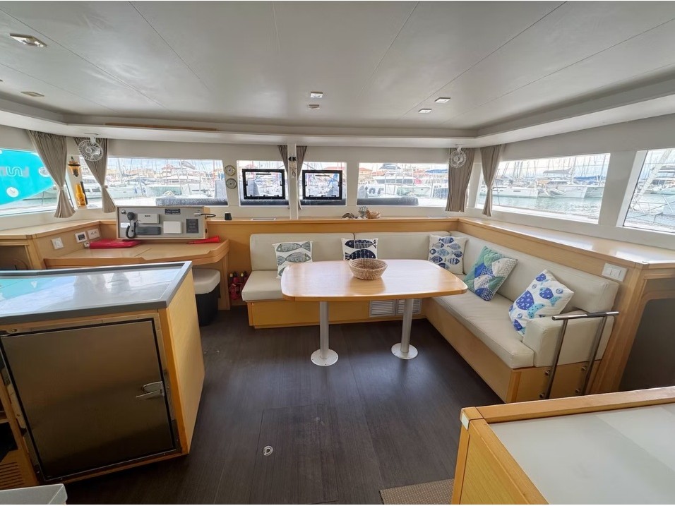 Lagoon 450 Fly — photo 7