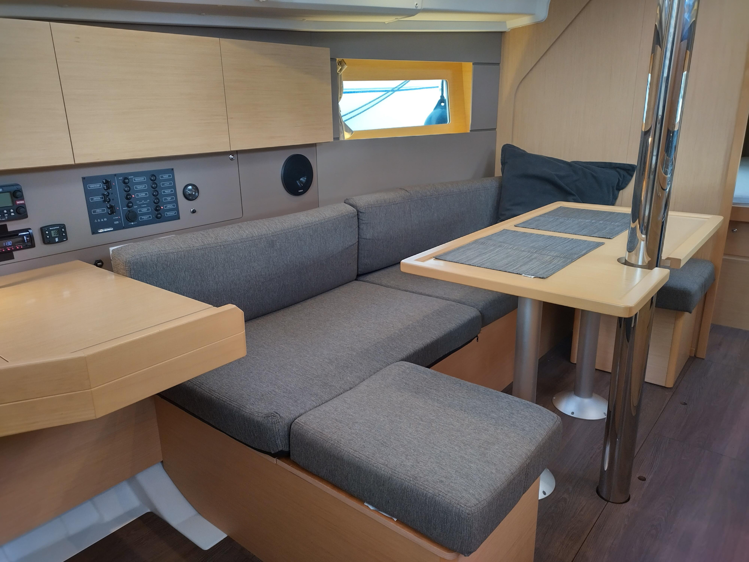 Beneteau Oceanis 35 — photo 4