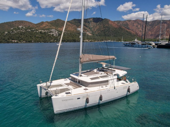 Lagoon 450 — photo 1