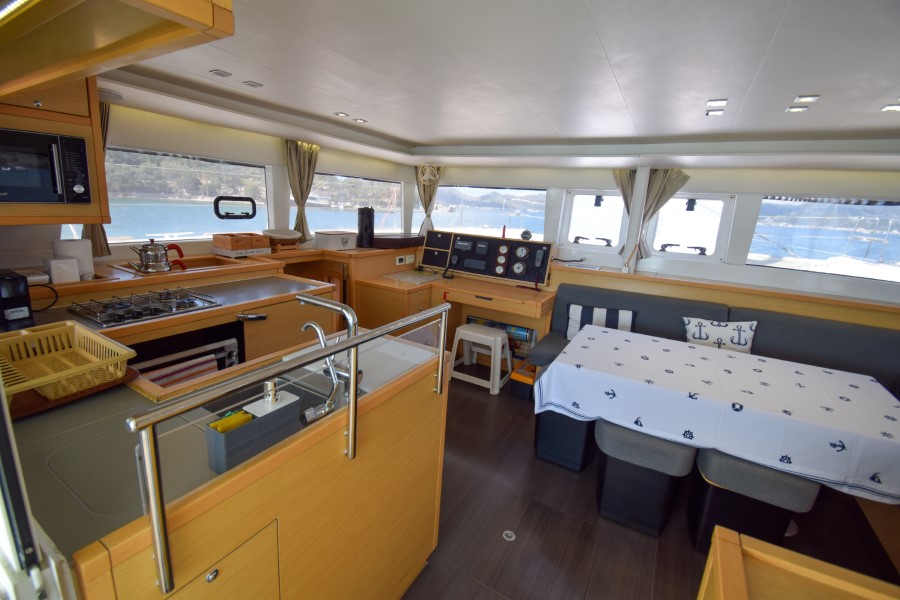 Lagoon 450 — photo 37