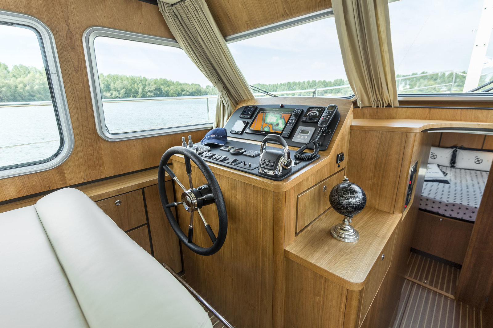 Linssen Grand Sturdy 40.0 Sedan — photo 22