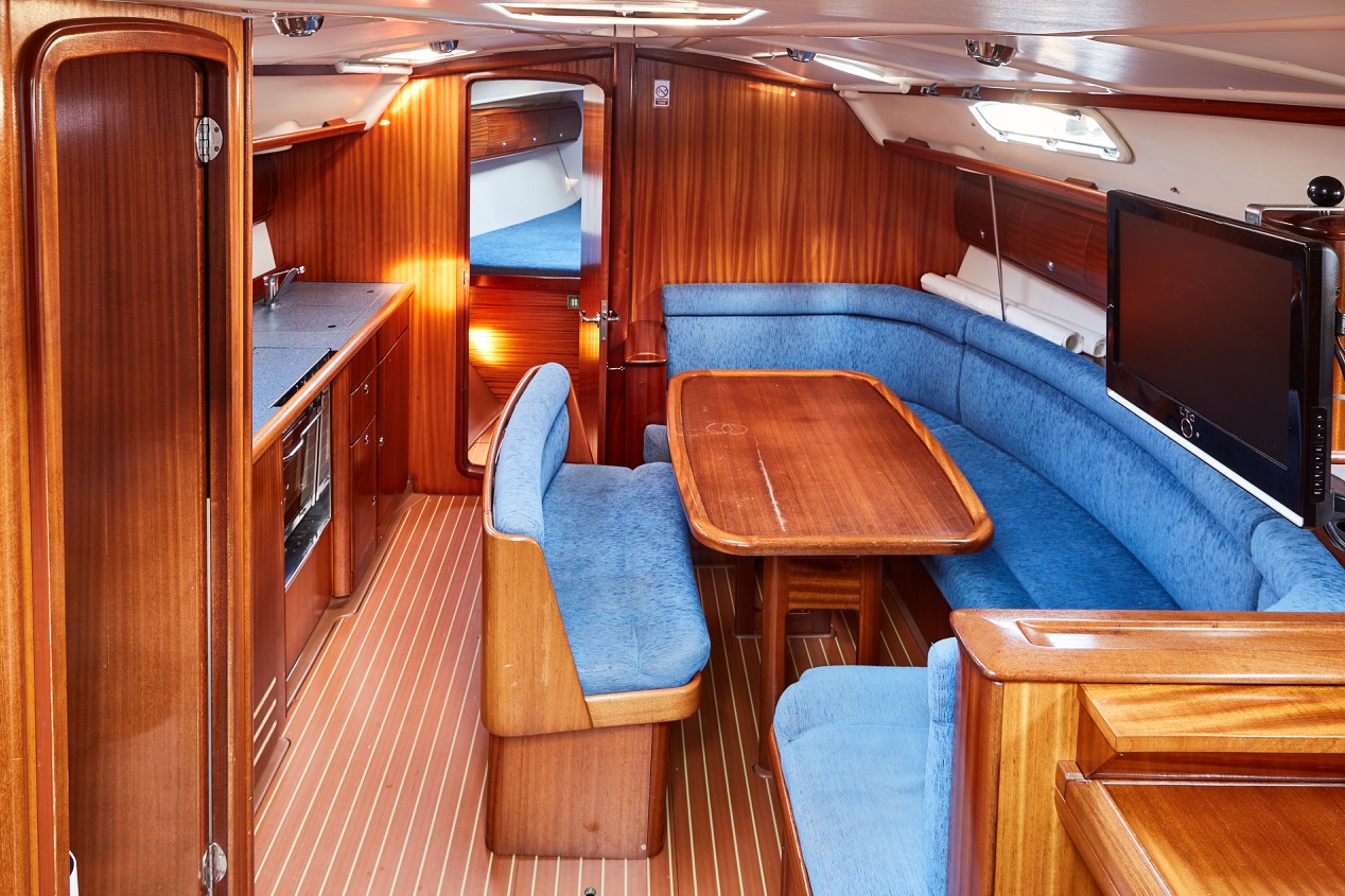 Bavaria 38 — photo 11