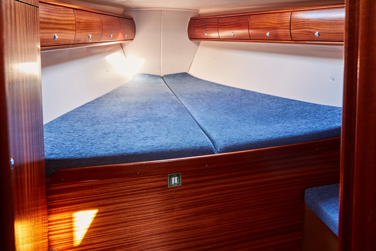 Bavaria 38 — photo 21