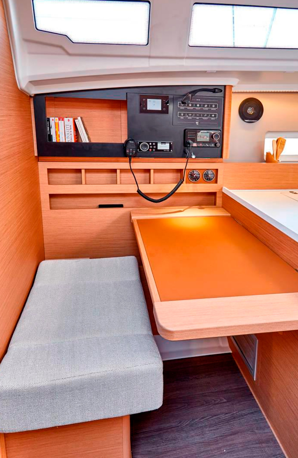 Sun Odyssey 410 — photo 3