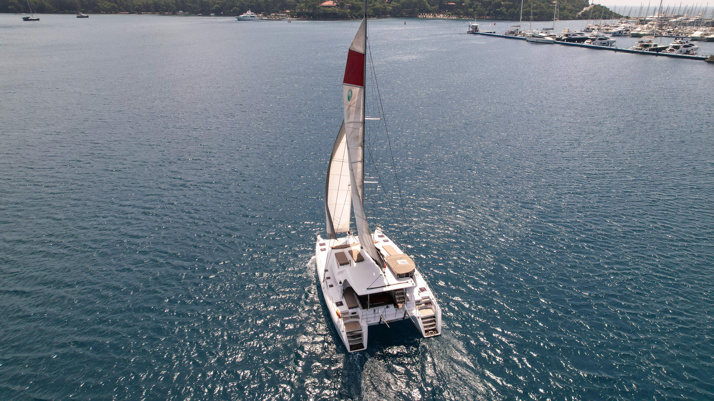 Lagoon 421 — photo 11
