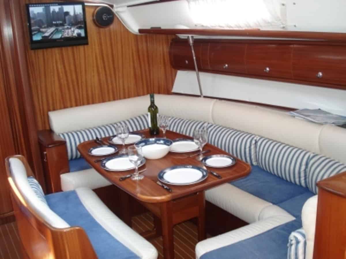Bavaria 38 — photo 7