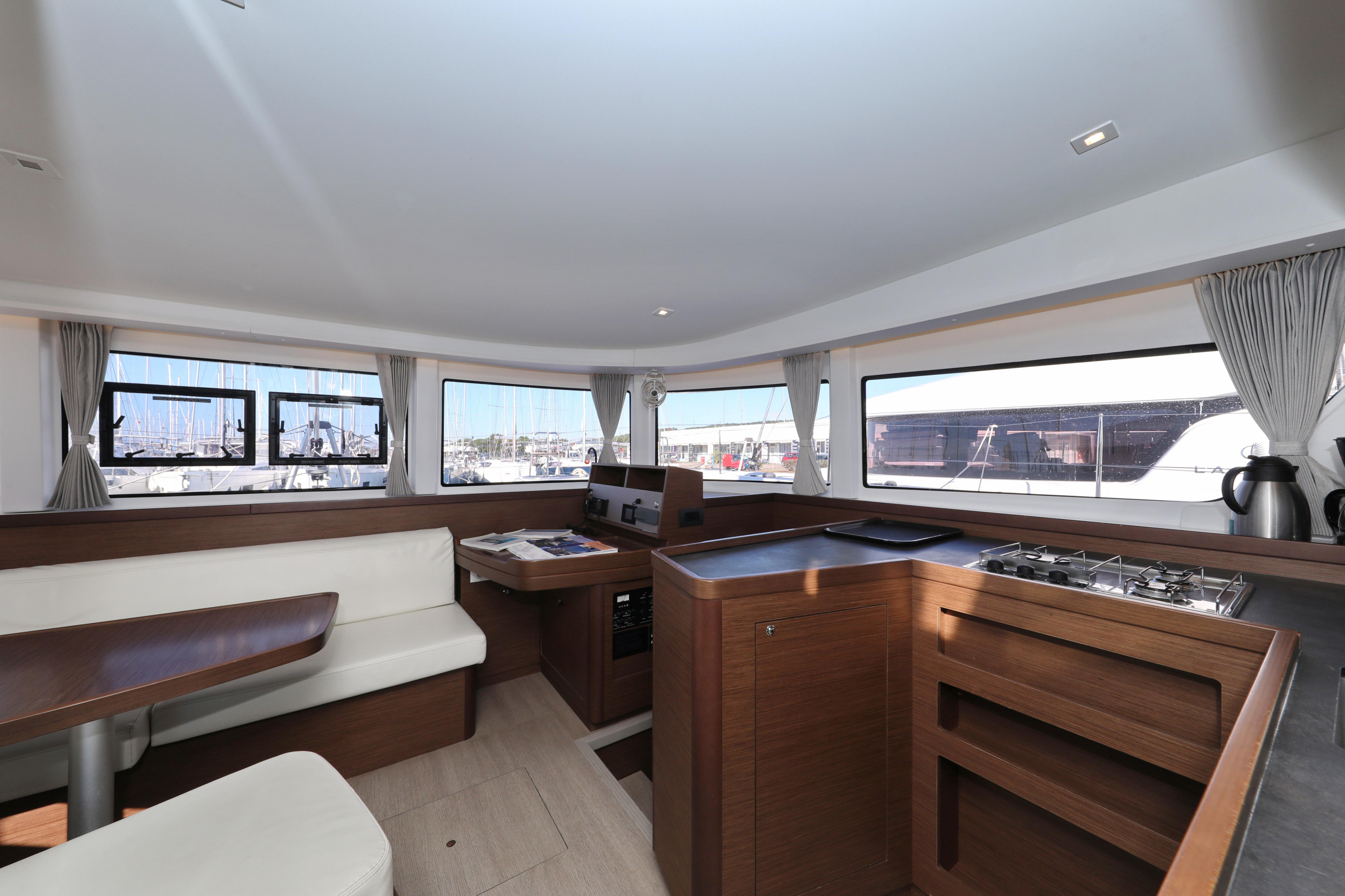 Lagoon 42 — photo 11